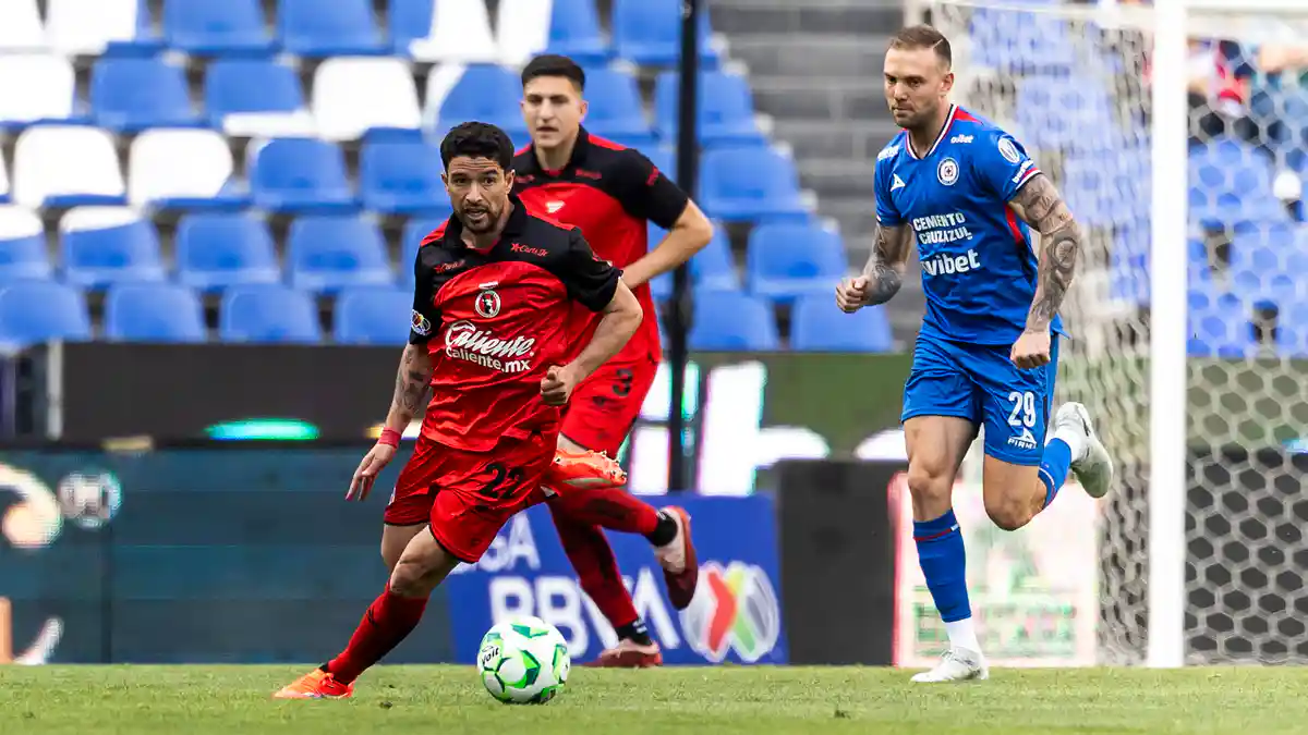 Cruz Azul empata ante Xolos y extiende su crisis a ocho juegos sin ...